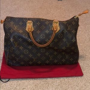 AUTHENTIC LOUIS VUITTON SPEEDY 35